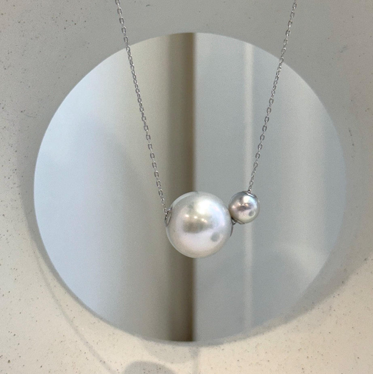 18K gold Akoya and Edison pearl floating pendant with genuine pearls and extreme mirror luster