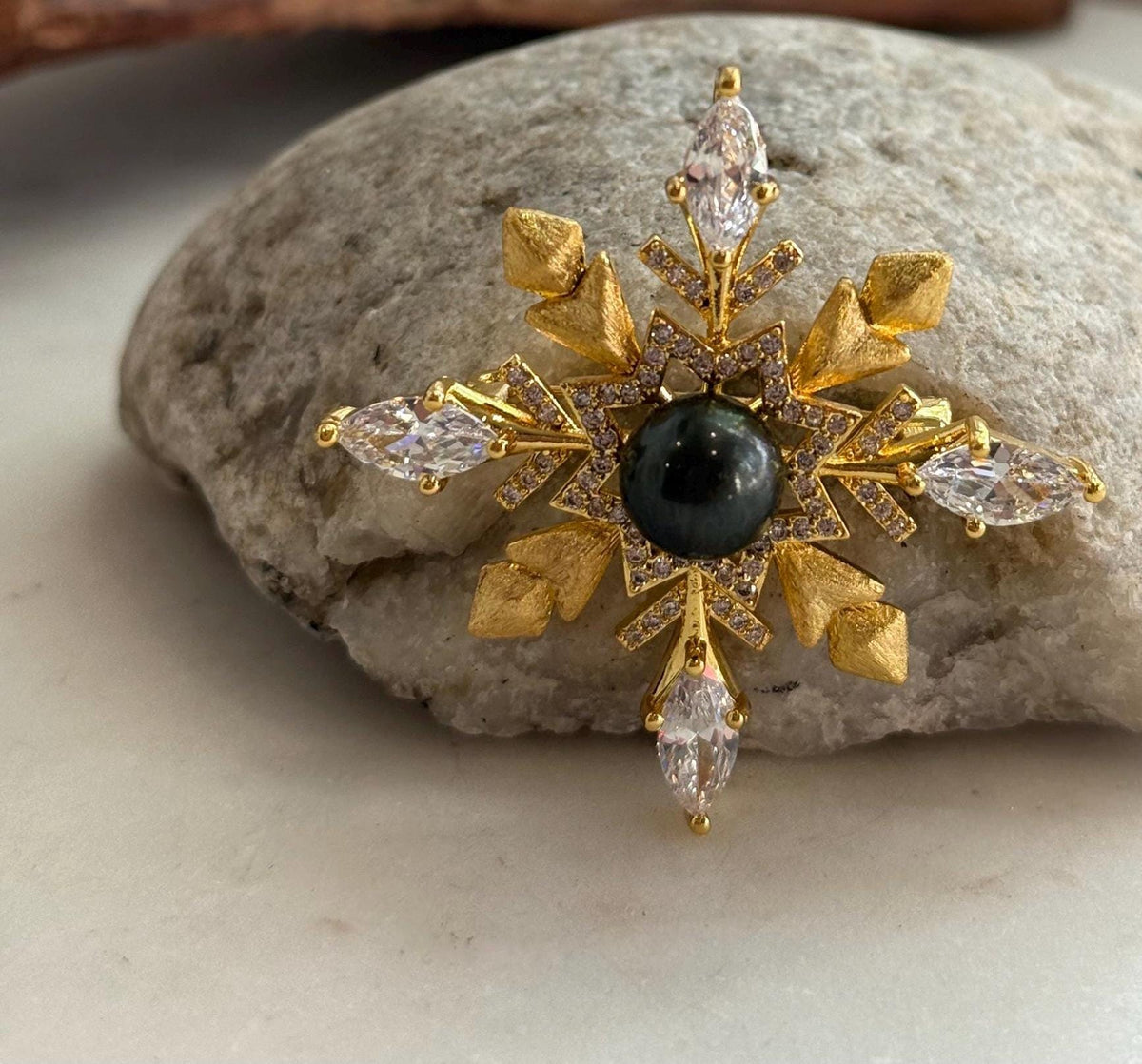 Tahitian black ocean pearl snowflake brooch pendant with extreme mirror luster and elegant vintage style.