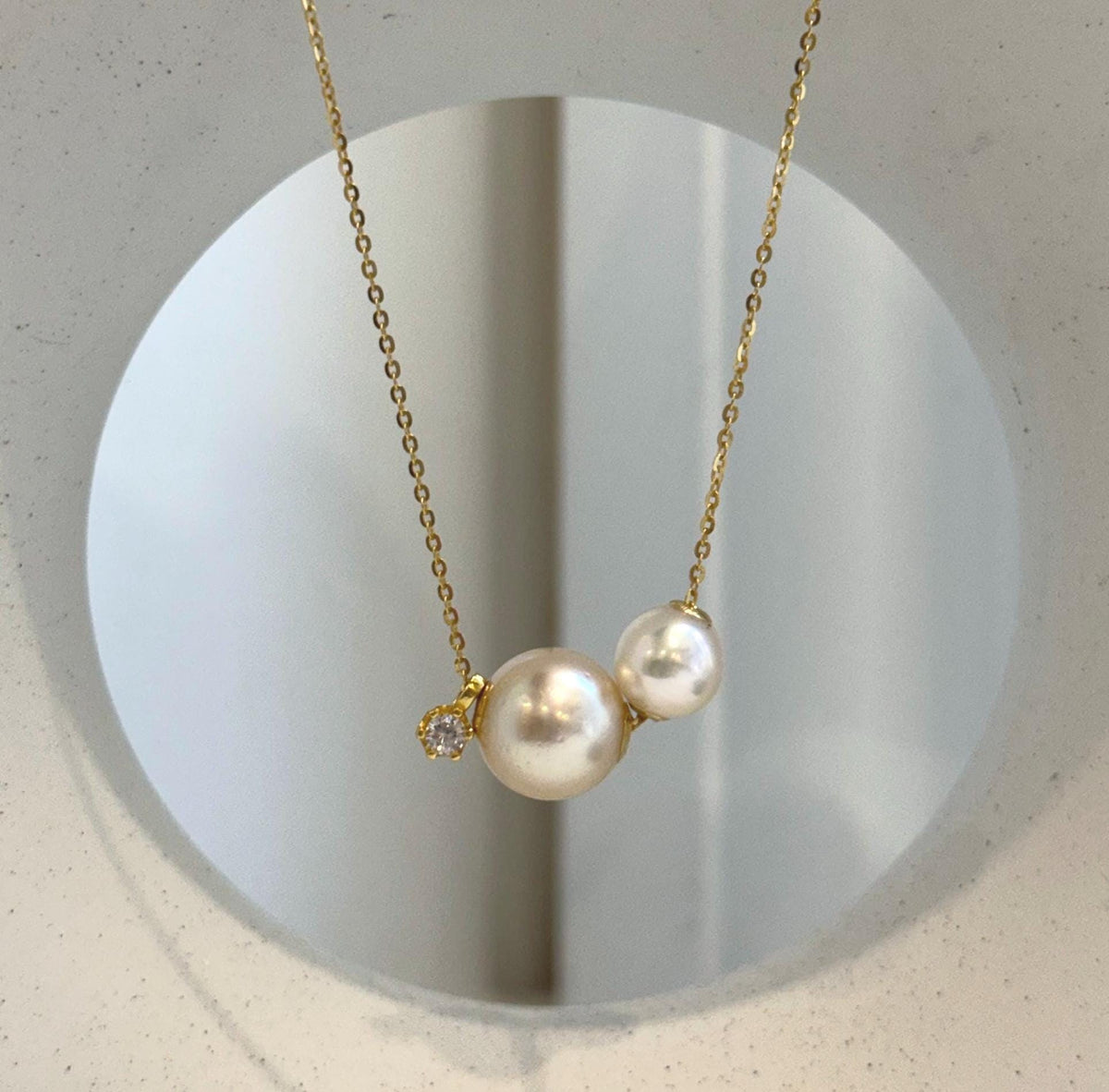 Elegant 18K gold three pearl floating pendant with genuine ocean pearls