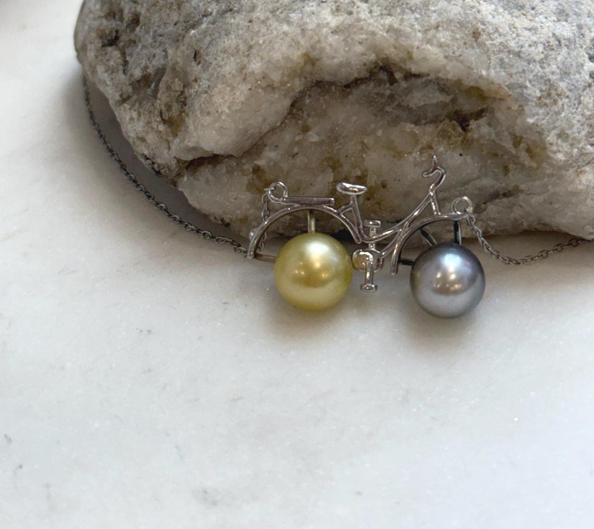 Genuine Tahitian platinum pearl and South Sea golden pearl bicycle pendant necklace.