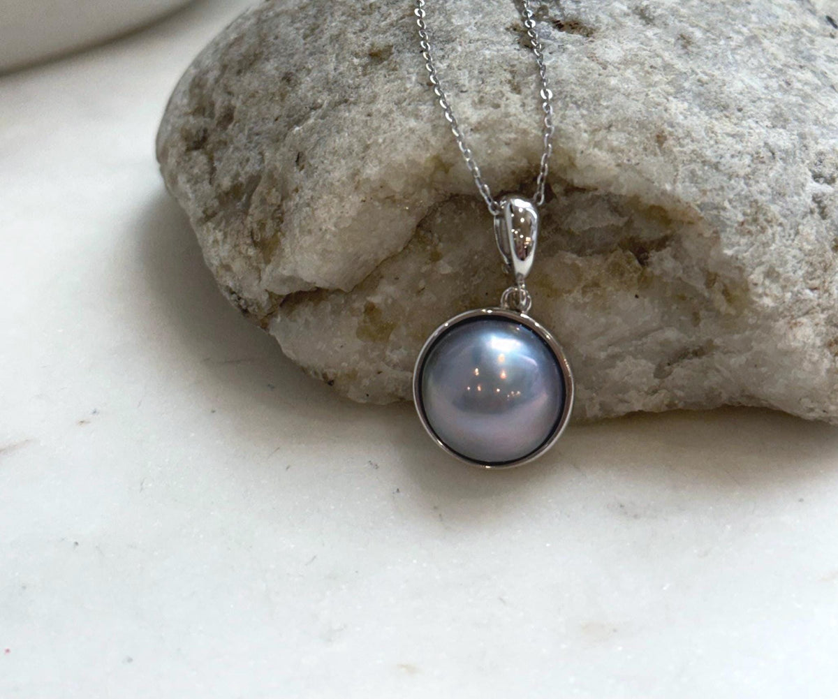 Elegant platinum color Mabe pearl pendant set in S925 sterling silver
