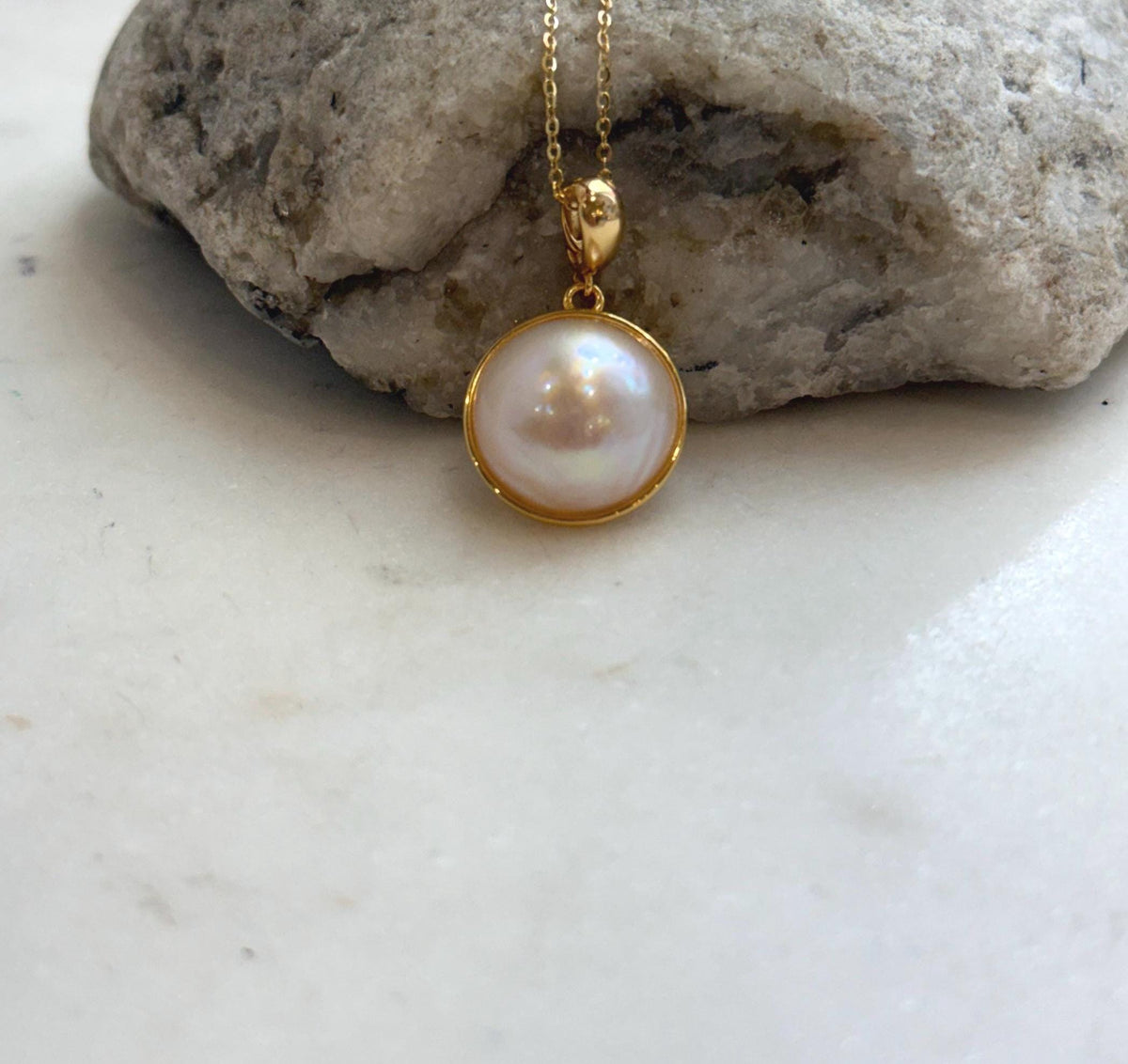 Round Mabe pearl necklace set in polished S925 sterling silver