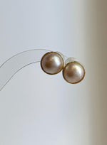 S925 sterling silver stud earrings featuring genuine Mabe pearls