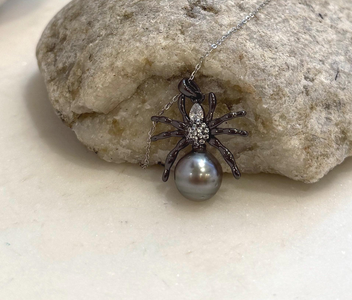 Genuine Tahitian ocean pearl spider pendant with platinum color pearl and copper material setting