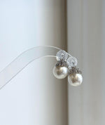 Genuine saltwater pearl earrings with round shape and strong reflections