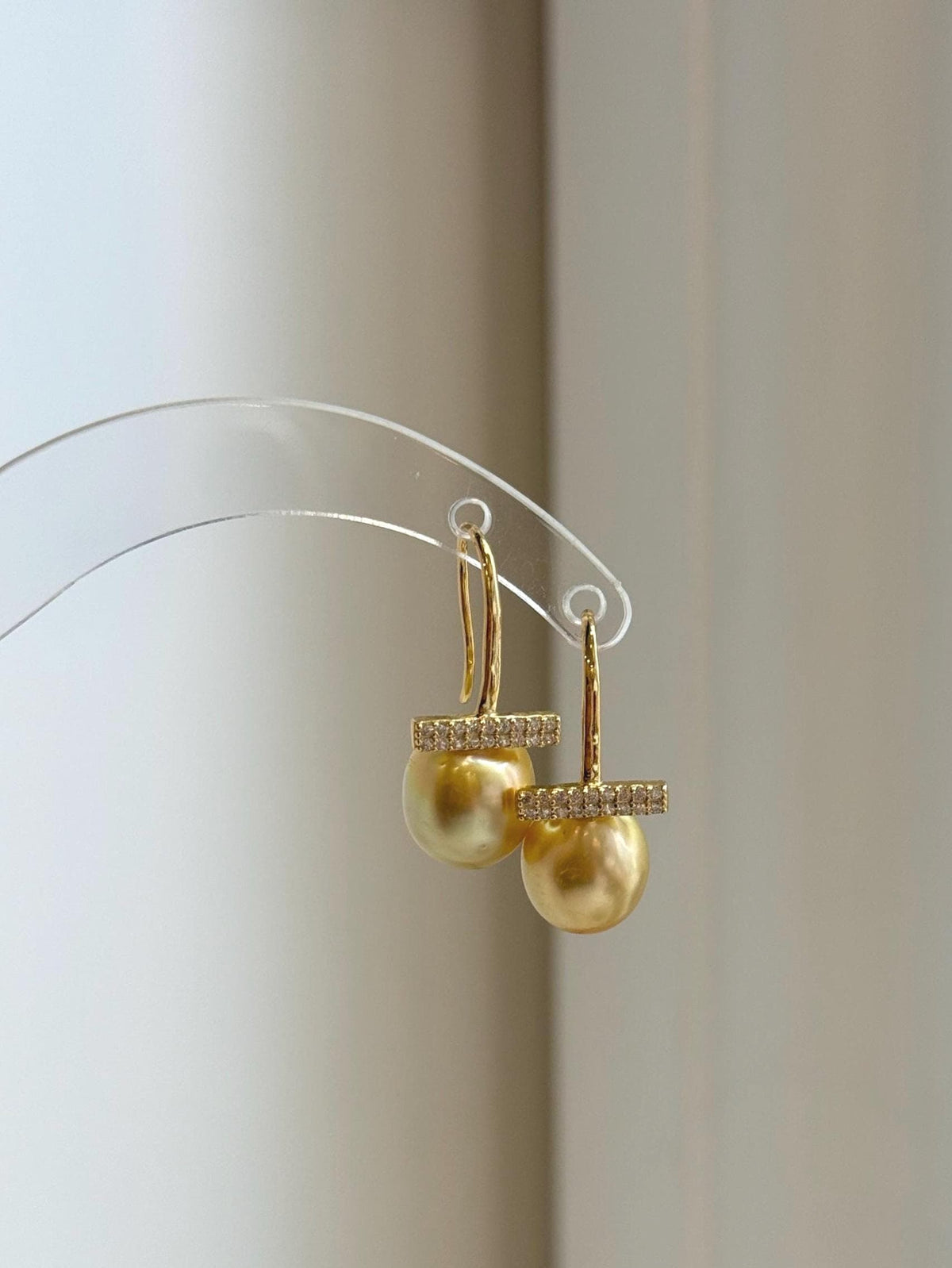 South Sea deep tea golden pearl hook earrings with extreme mirror luster