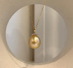 South Sea deep tea gold pearl moissanite pendant set in 18K real gold with rich golden color and mirror luster.