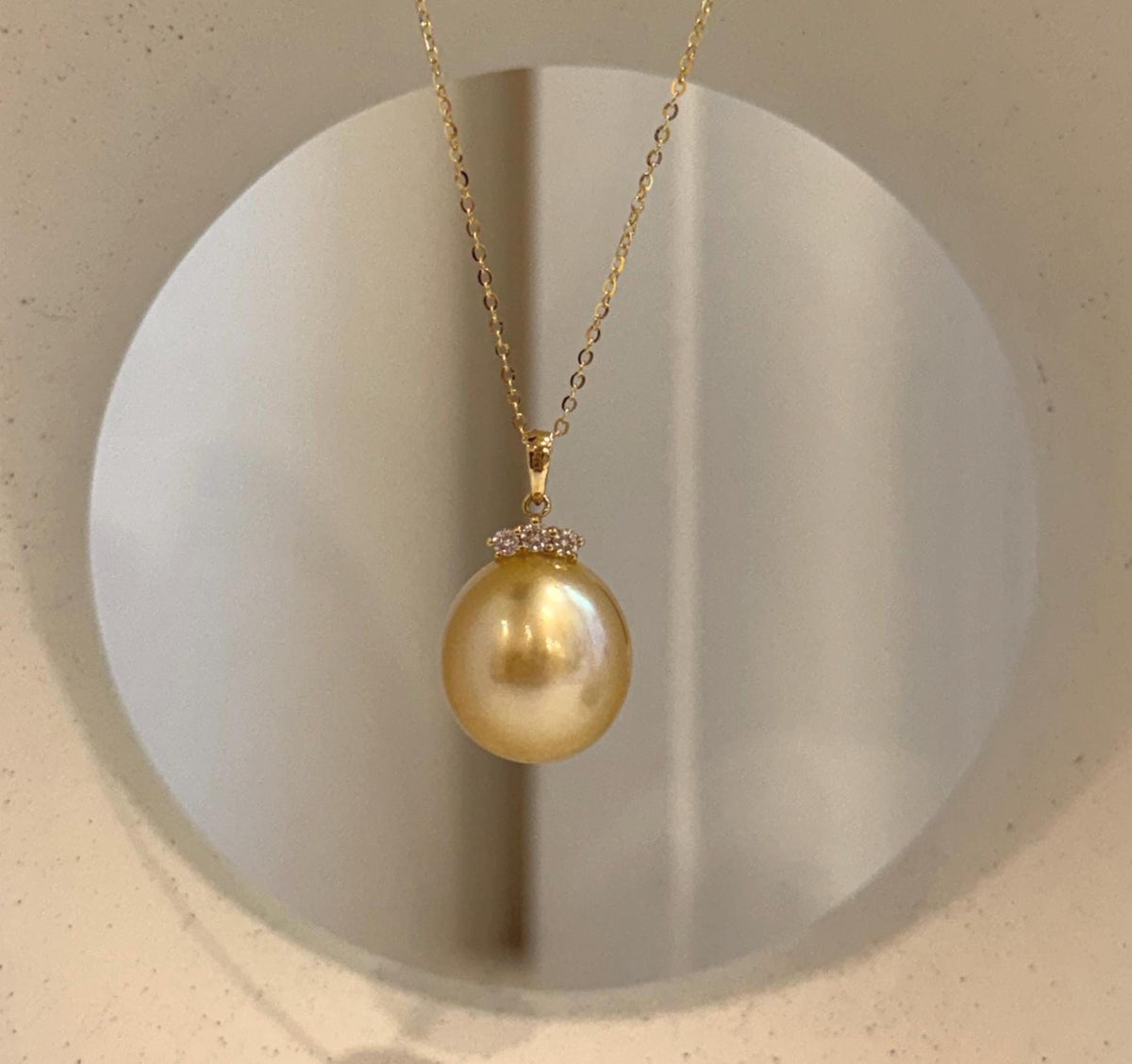 South Sea deep tea gold pearl moissanite pendant set in 18K real gold with rich golden color and mirror luster.