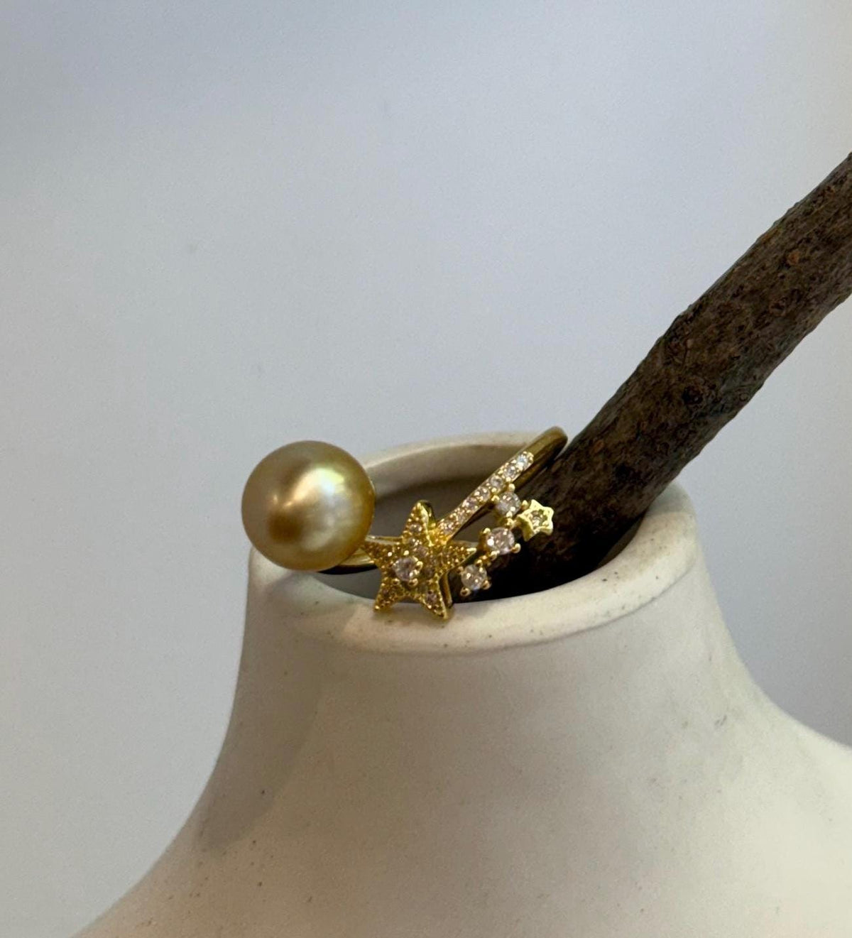 Genuine South Sea pearl star ring with mirror luster and a vintage-inspired gold-plated silver setting.