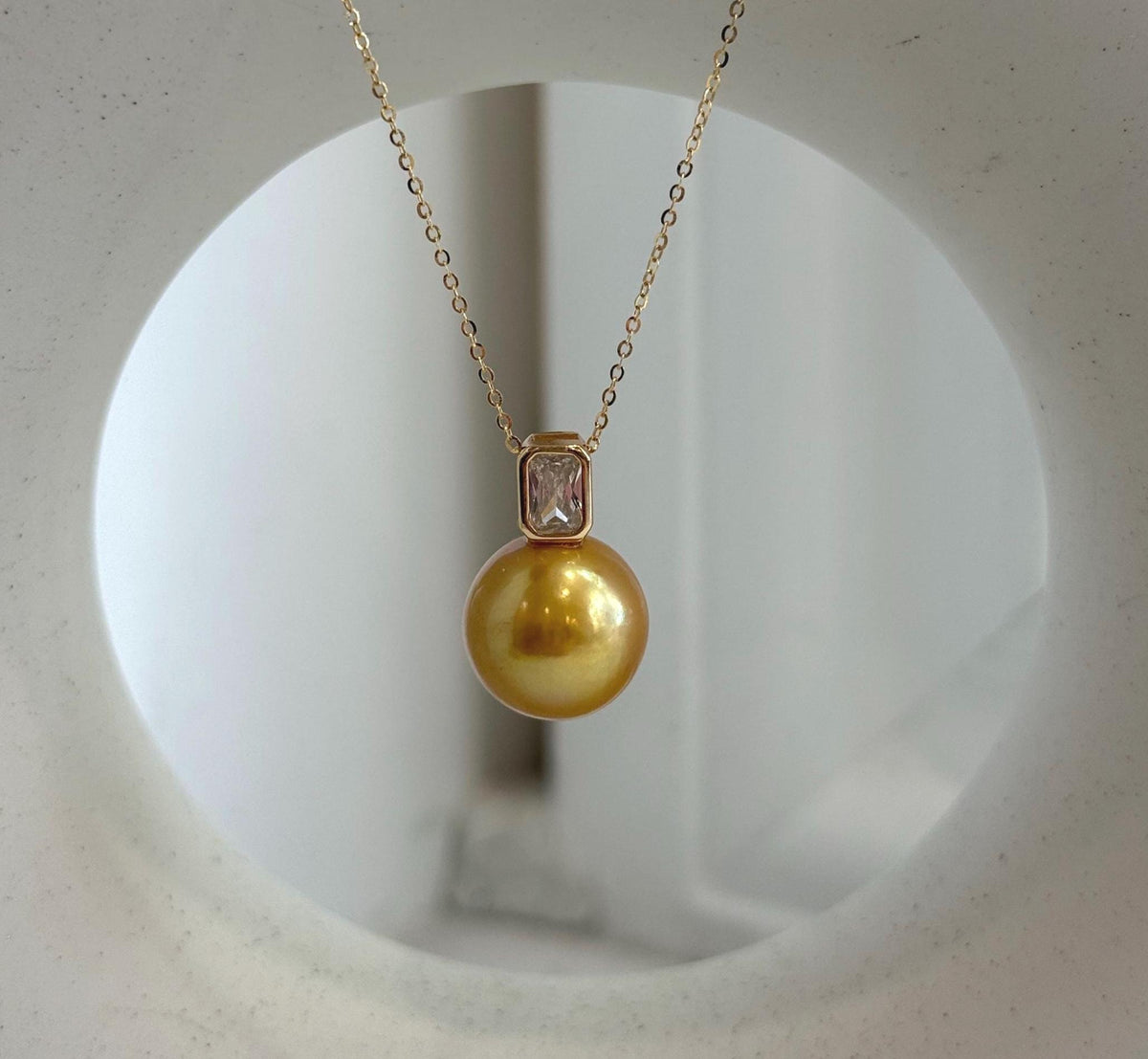 Golden Edison pearl reflecting light across its lustrous surface.