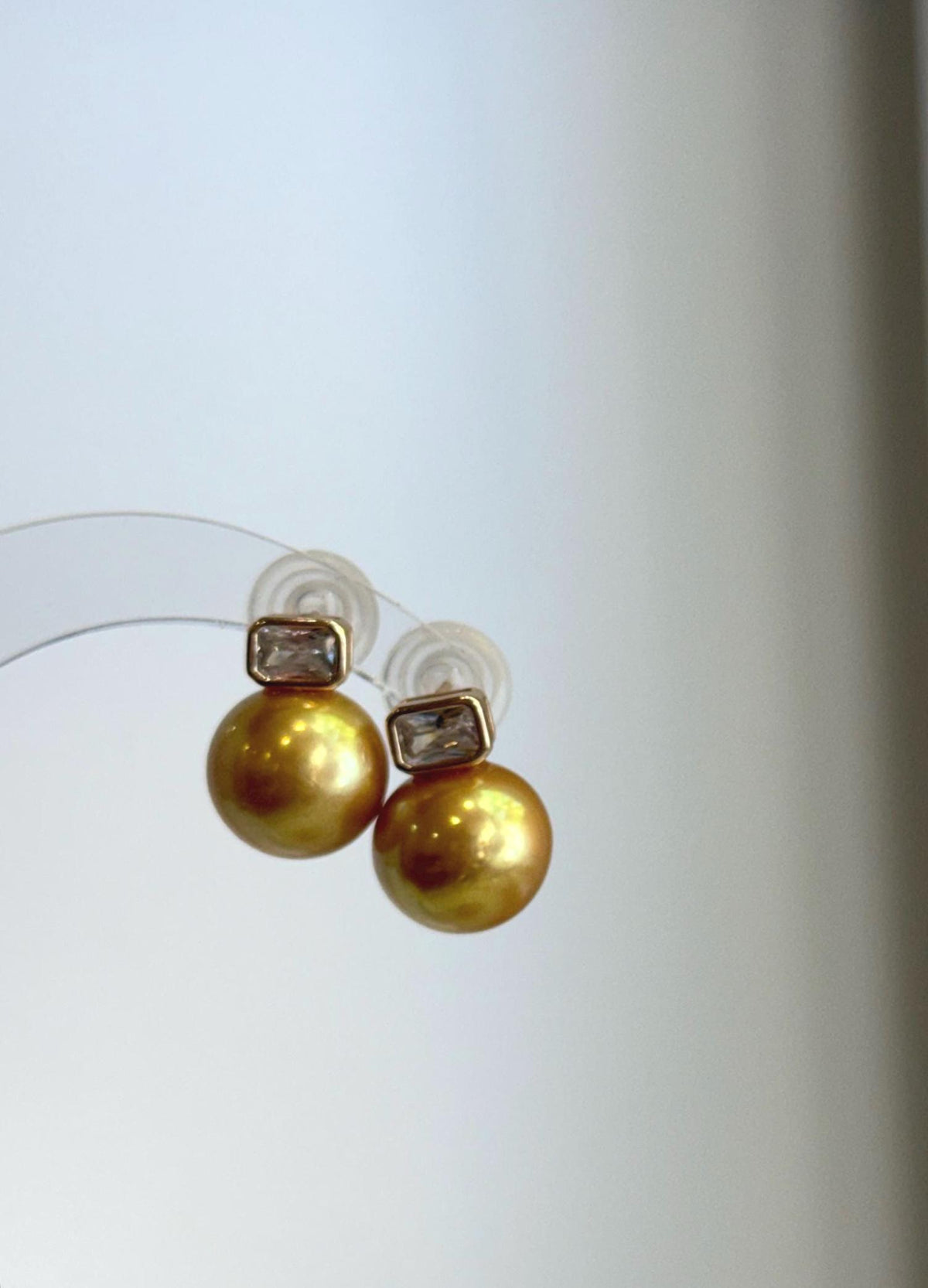 Close-up of the golden Edison pearls’ mirror-like luster.