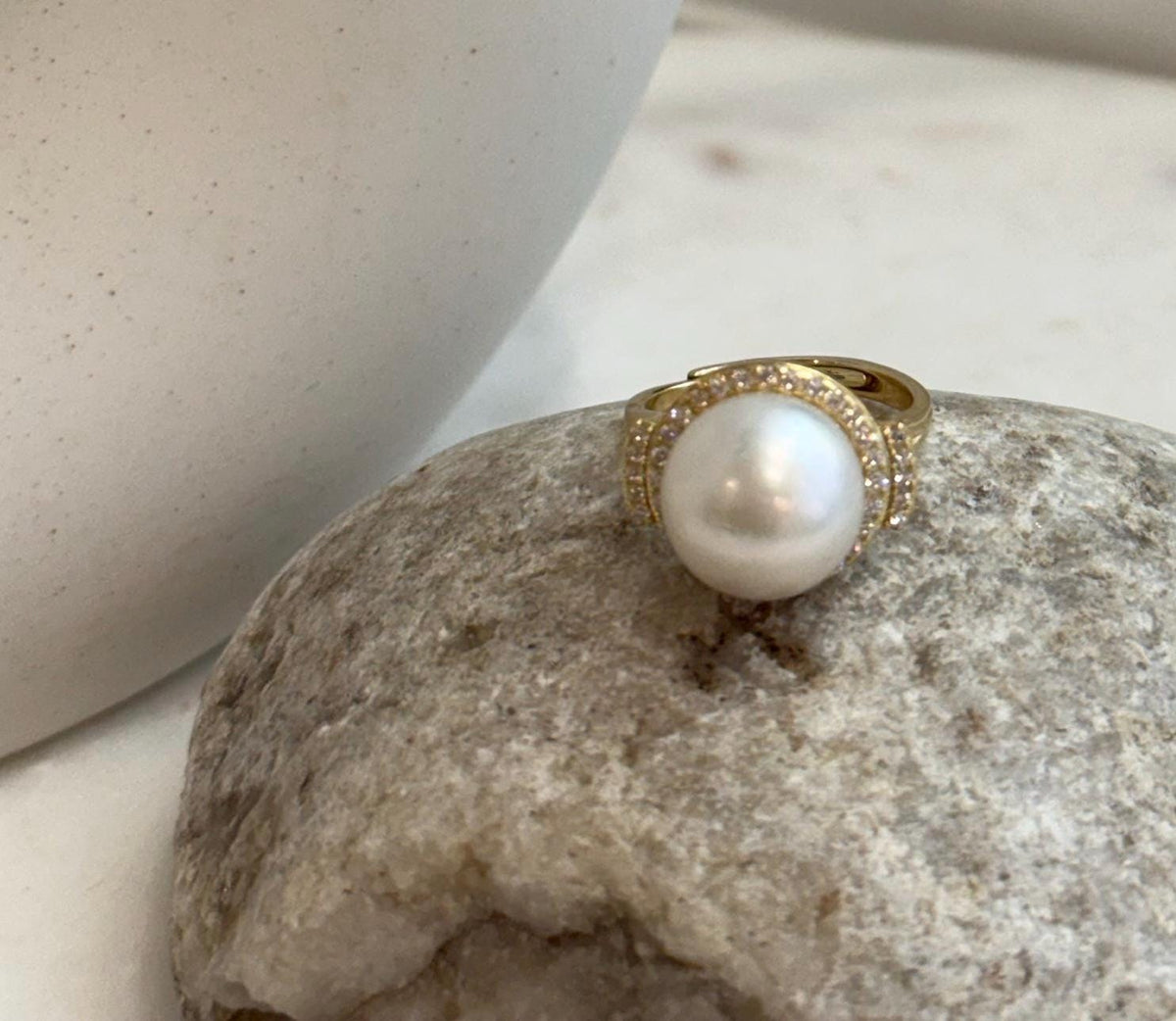 Elegant South Sea white pearl statement ring in S925 sterling silver
