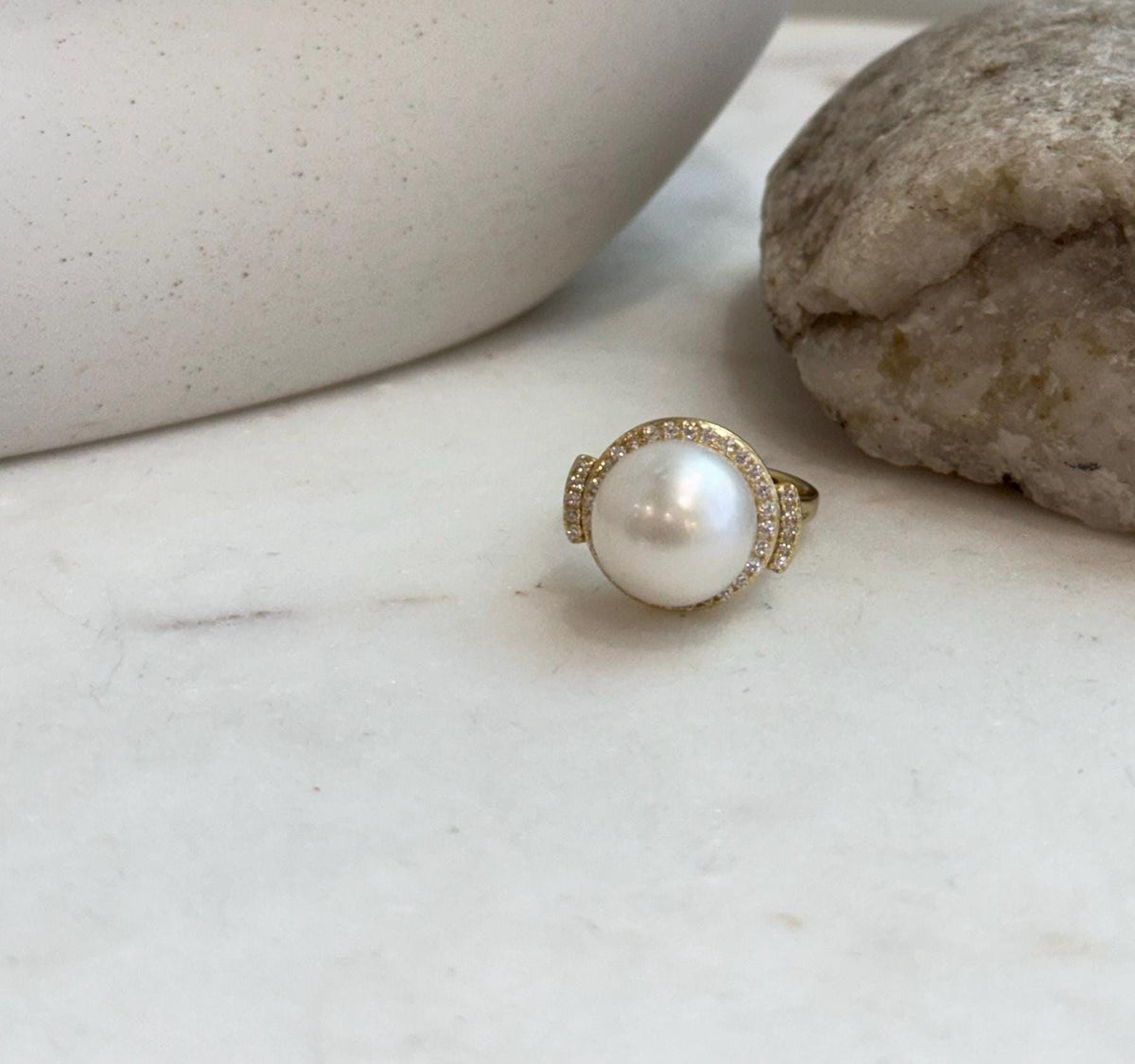 Elegant South Sea white pearl statement ring in S925 sterling silver