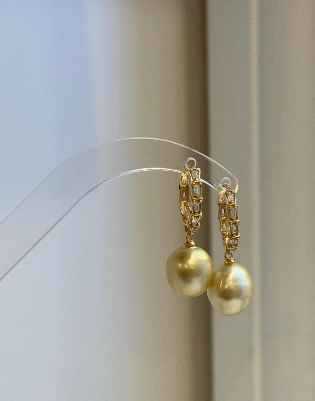 Detailed view of the natural golden colour and luster of the South Sea pearls.
