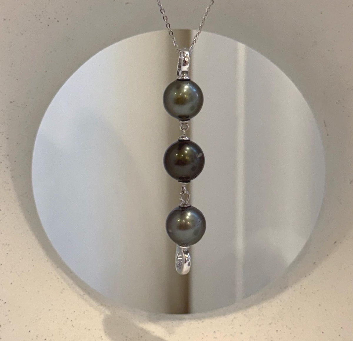 Tahitian platinum and hunter pearl necklace extender with three genuine saltwater pearls and S925 sterling silver.