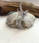 Akoya pearl bird brooch with a genuine saltwater pearl and mirror-like luster