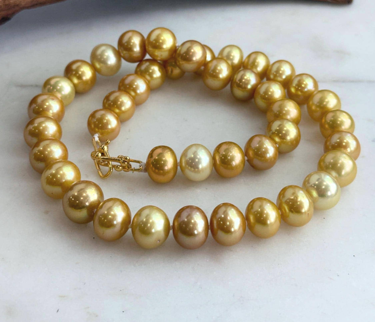 Golden Edison pearls displaying warm color variations along the necklace.