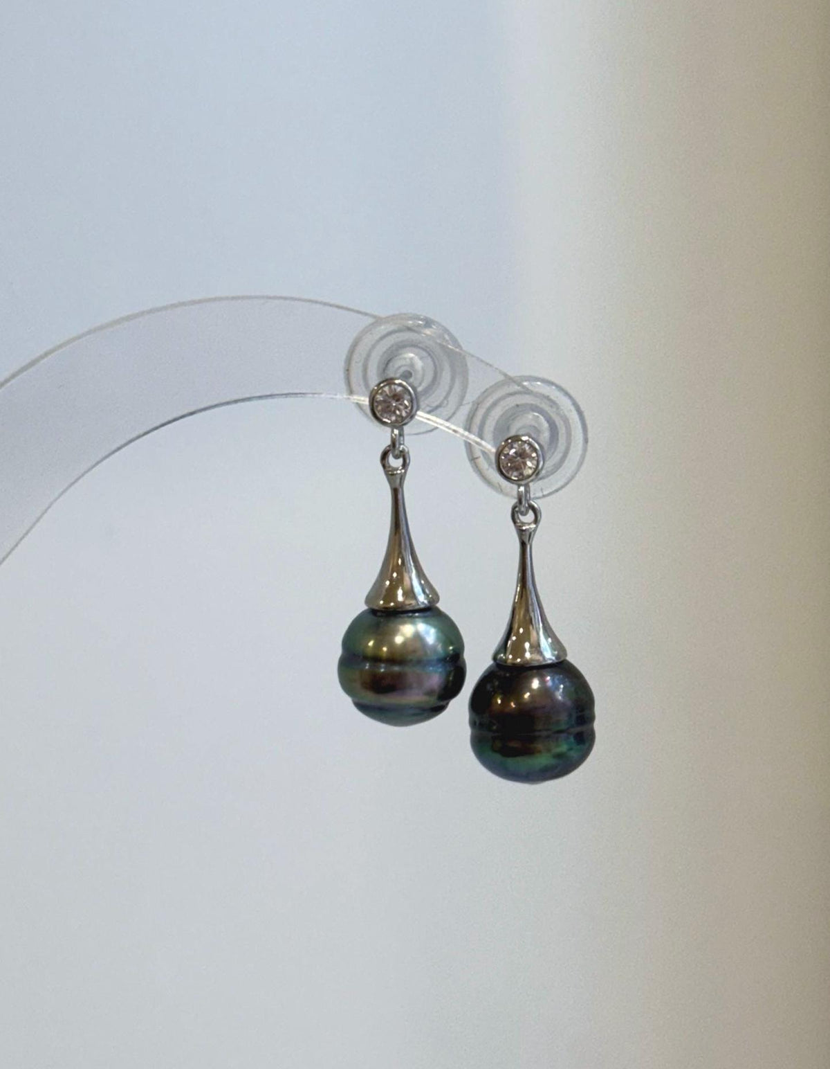 Side view showing the shape and shine of the Tahitian pearls.