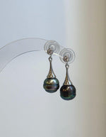 Side view showing the shape and shine of the Tahitian pearls.