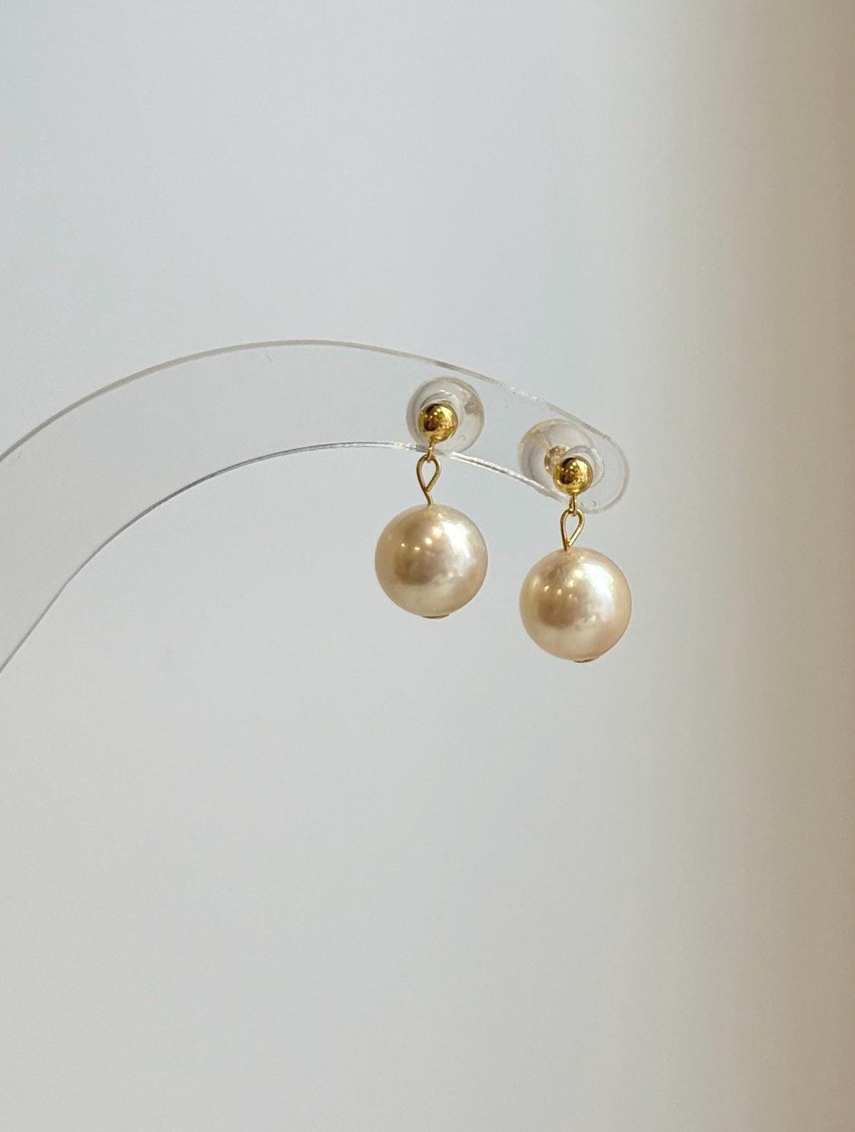 Minimalist ivory pearl drop earrings with yellow gold details