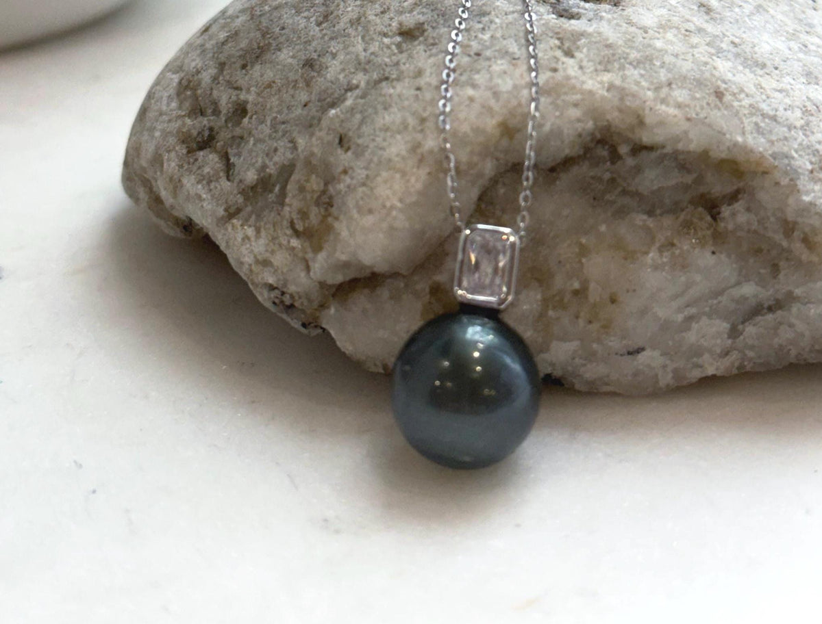 Close-up of a lustrous piano black Tahitian pearl pendant