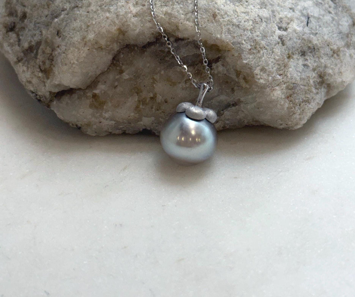 Silver taupe pearl pendant with an S925 sterling silver persimmon-inspired setting.