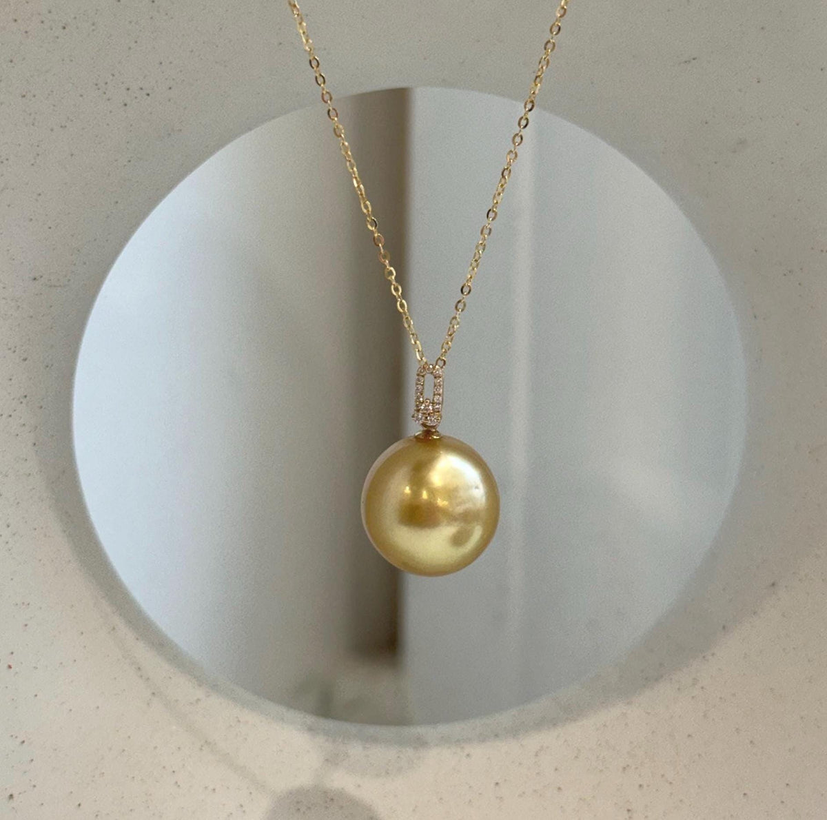 Luxury 18K gold pearl pendant featuring a large South Sea golden ocean pearl.