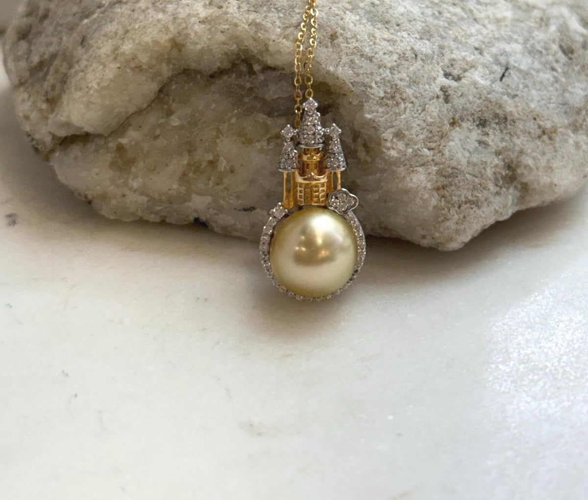 Elegant genuine saltwater pearl pendant with rich golden color
