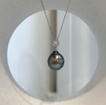 Green Tahitian pearl pendant with a reflective mirror luster.