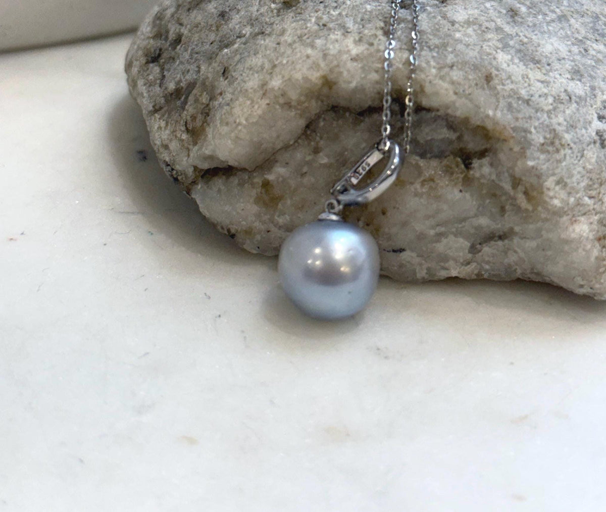 Silver pearl pendant necklace in S925 sterling silver.