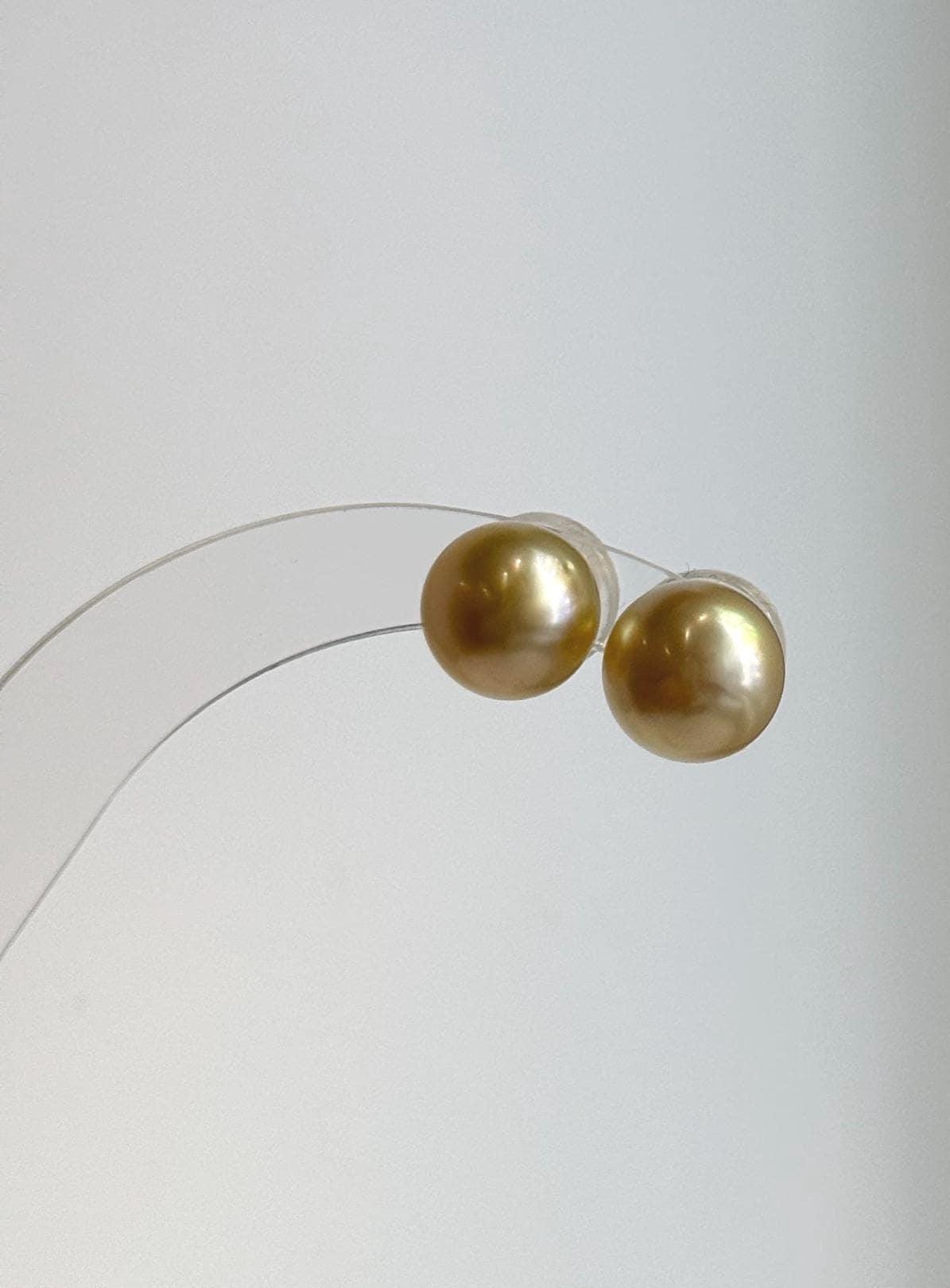 Natural golden South Sea pearls with extreme luster.