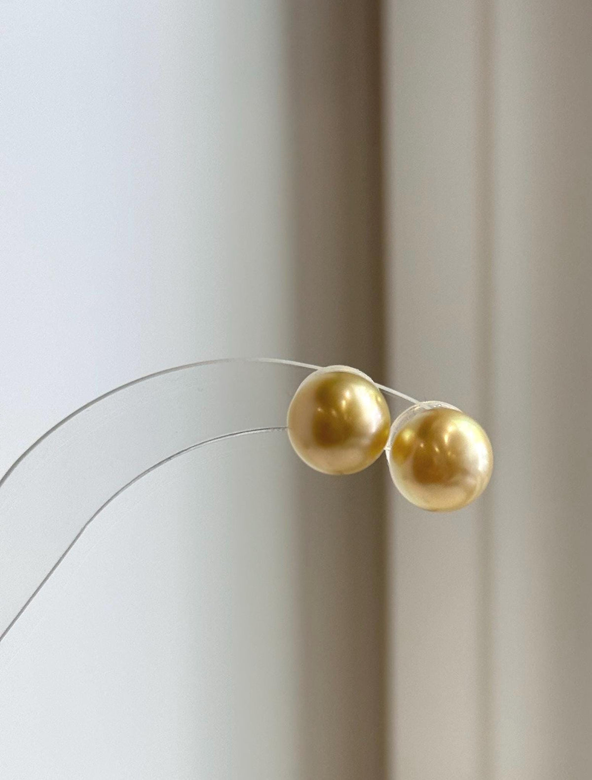 Natural tea gold pearl earrings with brilliant luster.