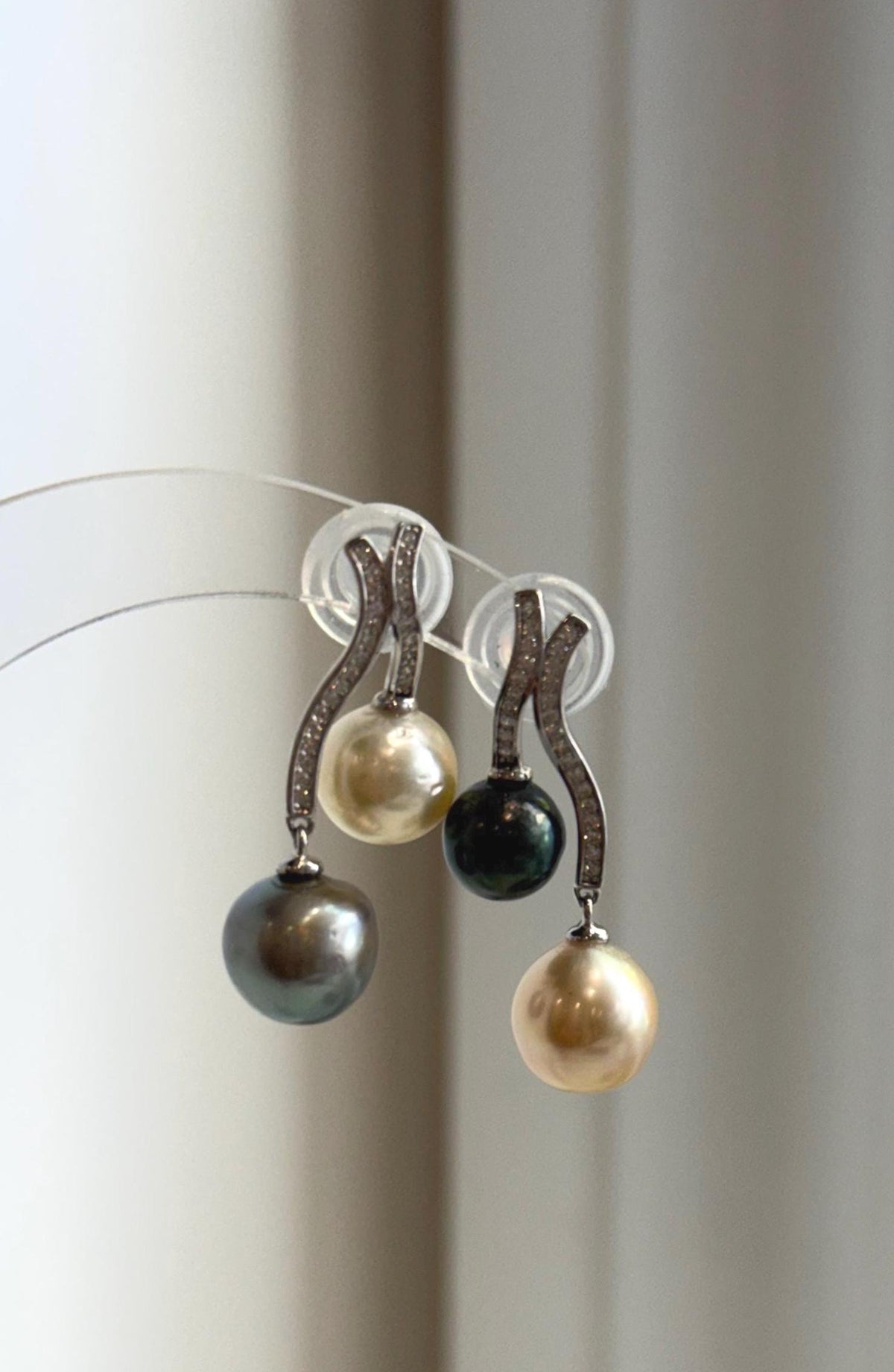 Multicolor double pearl earrings in S925 sterling silver.