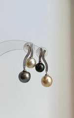Contrasting pearls hanging at different heights from S925 silver.