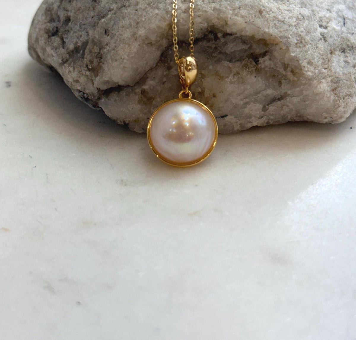 Round Mabe pearl necklace set in polished S925 sterling silver