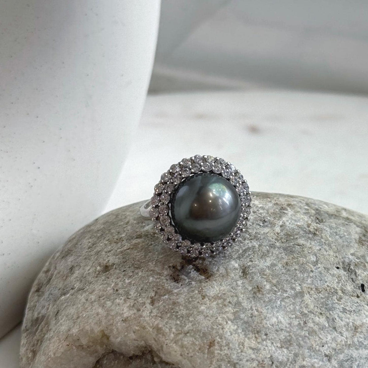 Large saltwater pearl ring with a sunflower design.