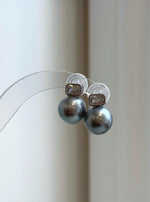 Elegant round Tahitian pearls with extreme mirror-like luster