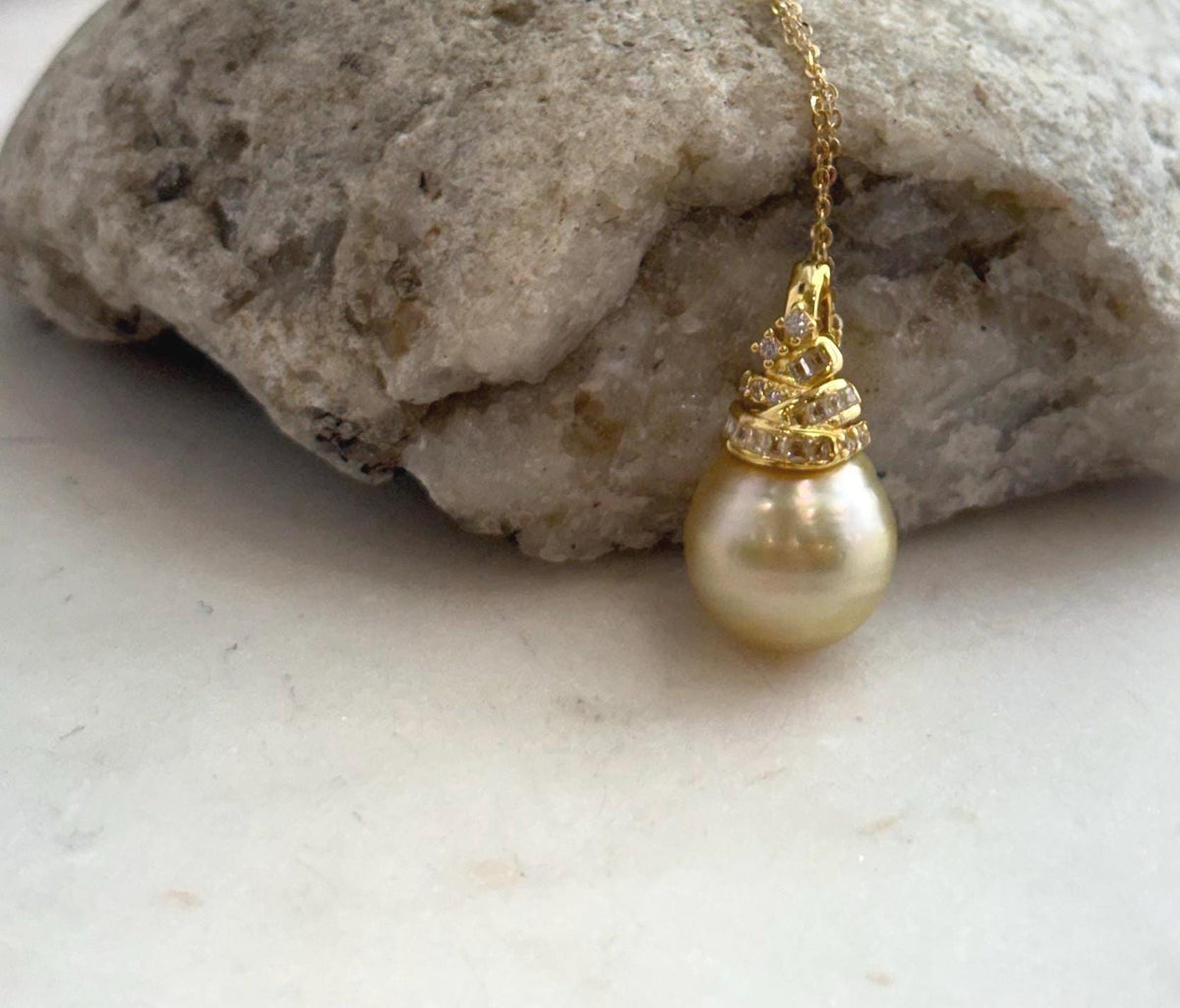Genuine South Sea golden pearl pendant with mirror luster.