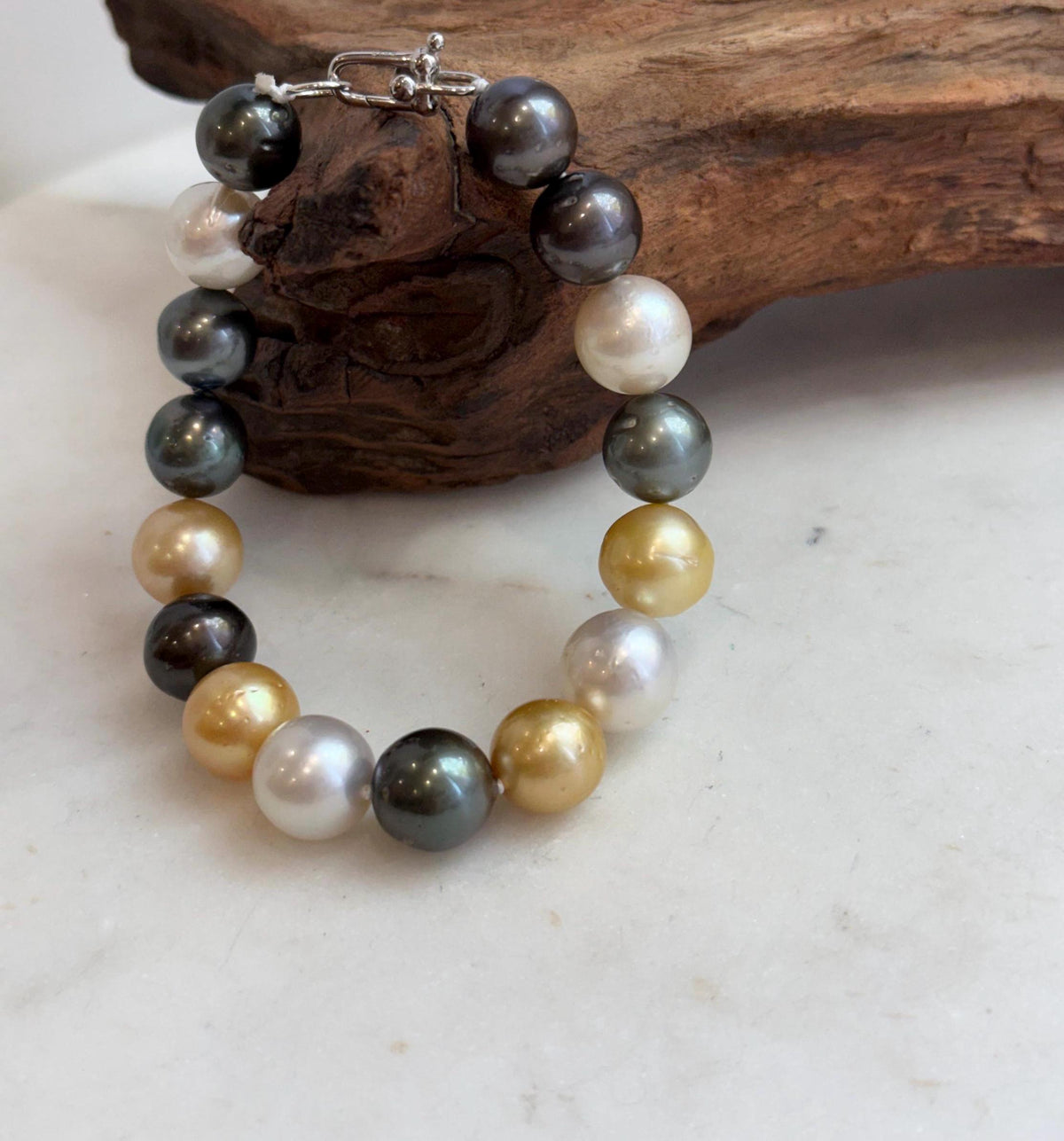 Multicolor ocean pearl bracelet with an S925 silver clasp.
