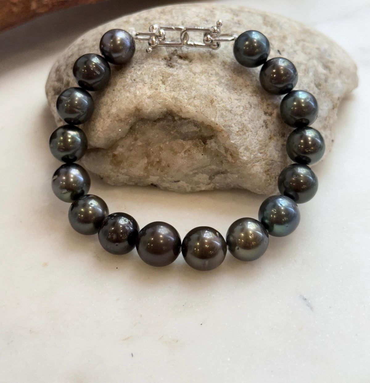Genuine Tahitian pearl bracelet finished with sterling silver.