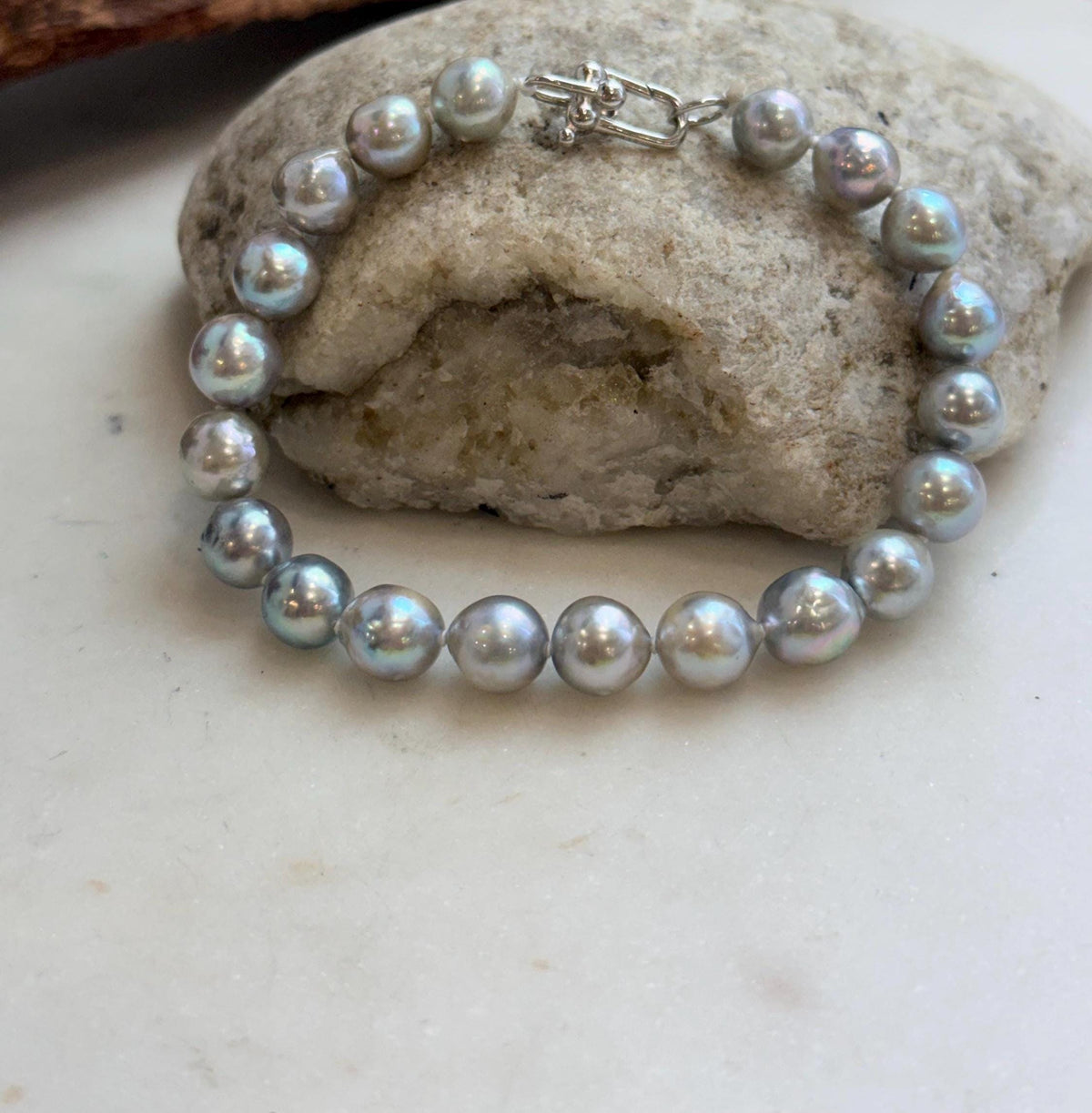 Twenty lustrous Akoya pearls strung into a classic bracelet.