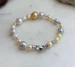 Multicolor pearl bracelet with individual knots between the genuine ocean pearls.