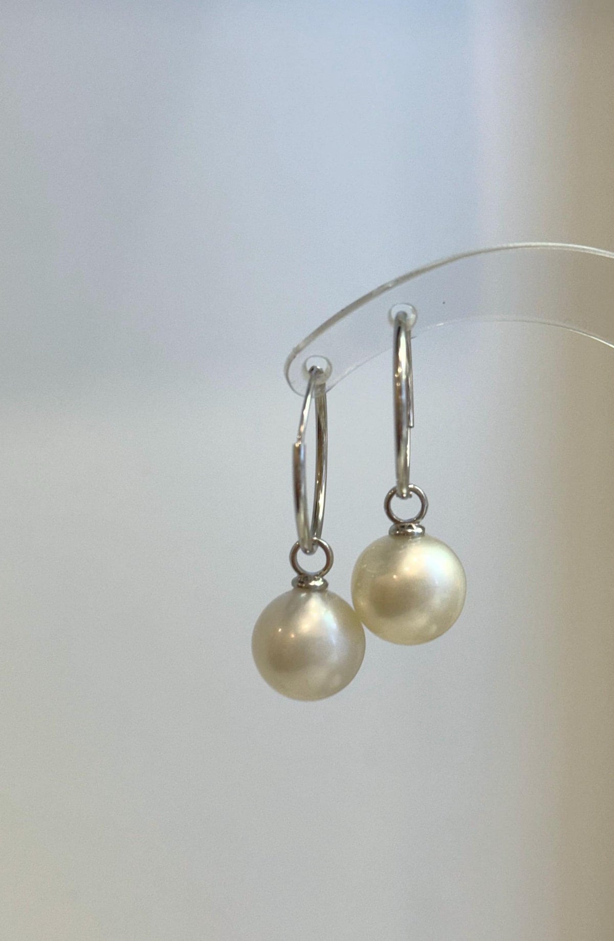Two-in-one pearl jewelry with detachable drops that can be worn as pendants