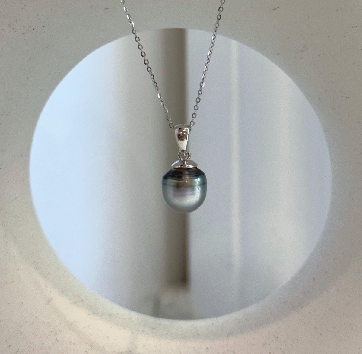 10.3mm Tahitian silver sage pearl pendant with mirror luster
