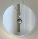 Silver sage ocean pearl pendant with extreme mirrored luster