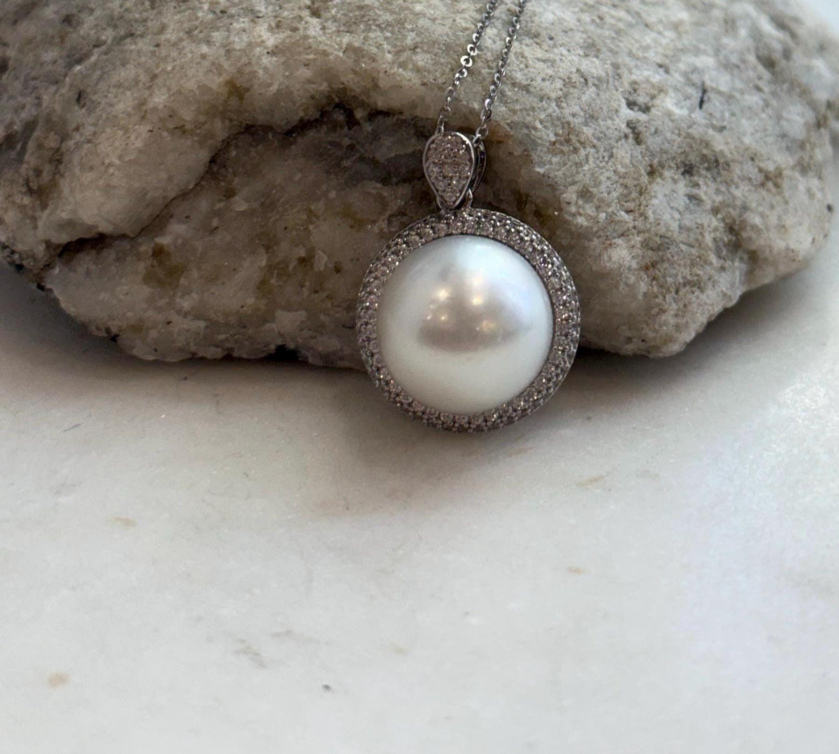 Genuine white saltwater pearl pendant set in S925 sterling silver.