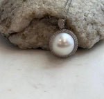 S925 sterling silver pendant featuring a lustrous white South Sea pearl.
