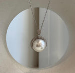 Australian South Sea pearl pendant showing the white pearl’s mirror-like luster.