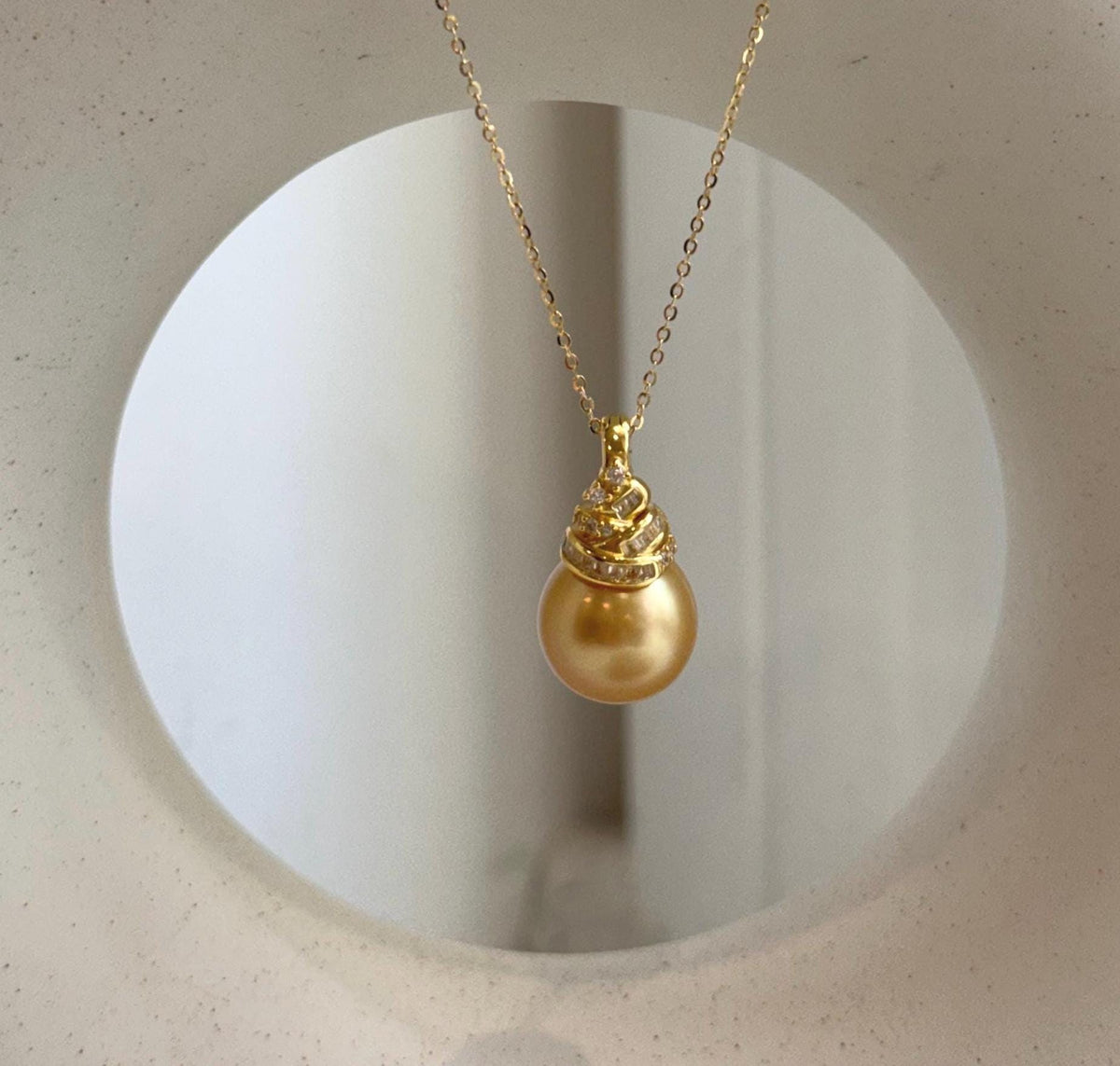 Golden South Sea pearl pendant displaying mirror-like luster.
