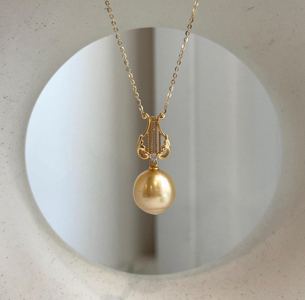 South Sea pearl Lyra pendant featuring a rich golden pearl and S925 sterling silver setting.